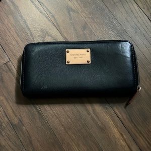 Black and Gold Michael Kors Purse